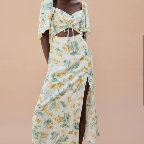 Zara Dresses & Skirts - 🌸 NWOT ZARA CUT OUT FLORAL DRESS🌸